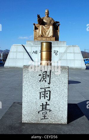 Goldene Statue von König Sejong Dae Wang dem großen in Jongno-Gu in Seoul, Südkorea Stockfoto