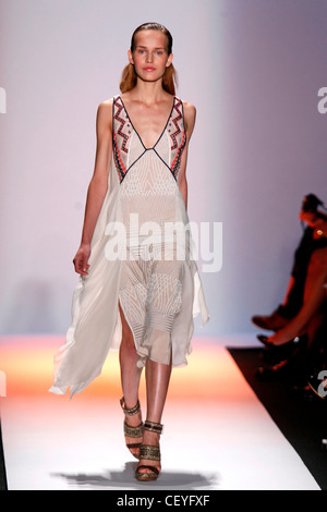 BCBG Max Azria New York bereit zum WearSpringSummer 2012 Stockfoto