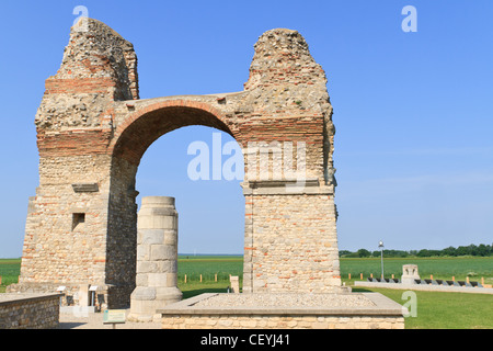 Alte römische Stadttor (Heidentor) in Carnuntum archäologische Standort, Österreich Stockfoto