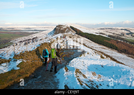 Tor und Lose Hill von Barker Bank, in der Nähe von Hollins Cross, Edale, Peak District, Derbyshire, England, UK zurück. Stockfoto