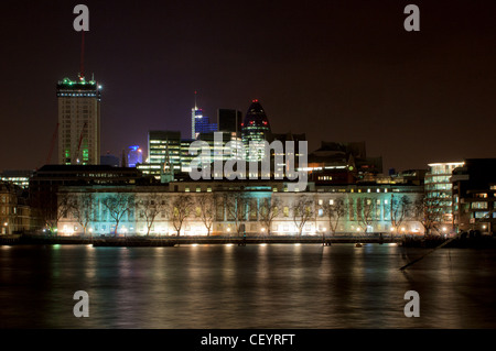 Custom House mit Blick auf den Fluss Themse in London. Stockfoto