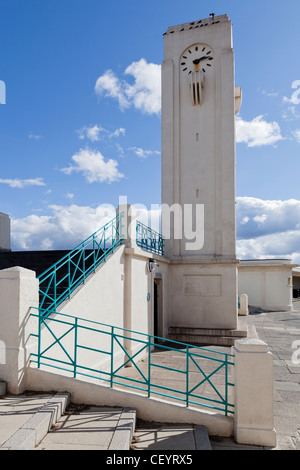 Art-Deco-Bus Station Uhrturm - Seaton Carew, Hartlepool, UK Stockfoto