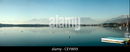 Panoramablick auf See Viverone, Biella Stockfoto