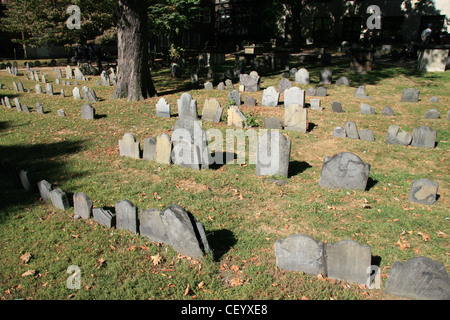 Ansicht der Gräber auf dem alten Granary Burying Ground in Boston, Massachusetts, USA. Stockfoto