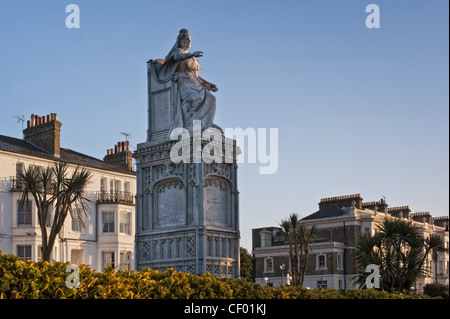 SOUTHEND-ON-SEA, ESSEX, Großbritannien - 19. FEBRUAR 2012: Queen Victoria Statue auf Clifftown Parade Stockfoto