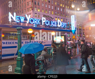 Times Square im Regen Stockfoto