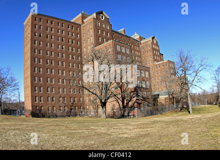 Geschlossene und verlassene Gebäude 93 im Kings Park psychiatrisches Krankenhaus komplexe Long Island NY Stockfoto