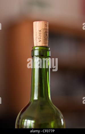 Eine Flasche Rotwein aus der Region "Rioja" in Spanien. Stockfoto