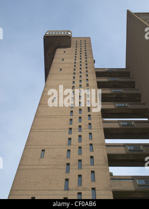 Kultige neue Brutalismus Trellick Tower in London, England, UK Stockfoto