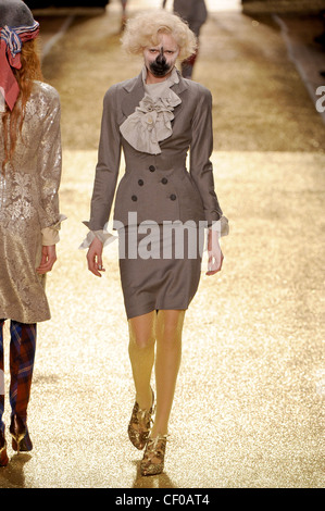 Vivienne Westwood Paris bereit, Herbst Winter 2011 2012 tragen Stockfoto