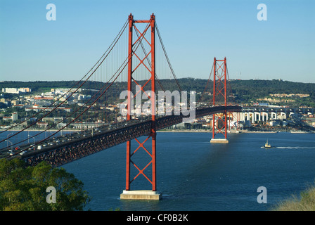 25. April-Brücke über den Tejo, Lissabon, Portugal, Europa Stockfoto