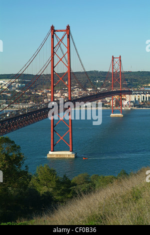 25. April-Brücke über den Tejo, Lissabon, Portugal, Europa Stockfoto