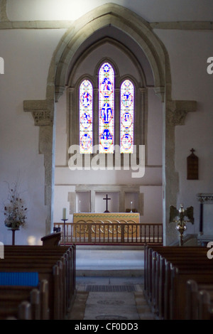 Glasfenster in St. Peter und Pauls Kirche Northleach Stockfoto