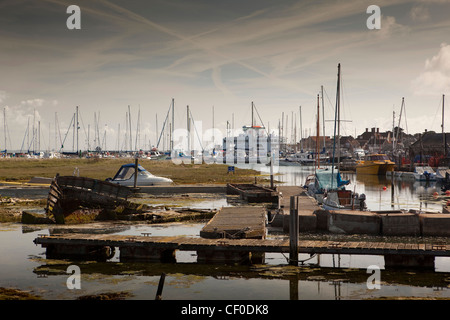 Großbritannien, England, Isle of Wight, Yarmouth Hafen Anlegestellen im alten Werft Stockfoto