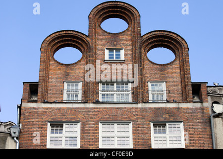 Interessante abstrakte Form von einem historischen Wohnhaus Haus Dachboden in der alten Stadt Danzig, Polen Stockfoto