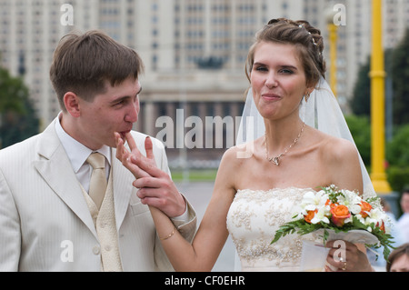 Braut und Bräutigam nach der Hochzeit Stockfoto