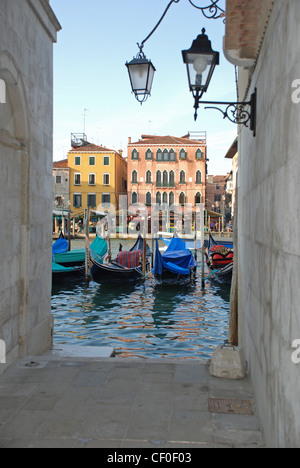 Venedig-Fisch und Gemüse-Markt in den frühen Morgenstunden Stockfoto