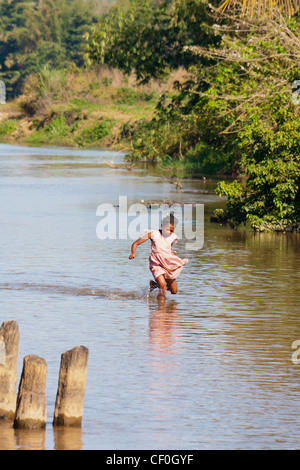 Entlang des Flusses Ankavanana in der Nähe von Antalaha Stockfoto