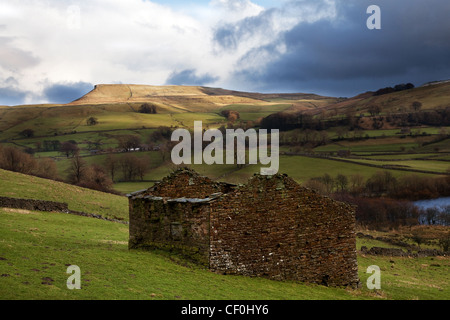 Semerwater und stillgelegten Stone Barn Yorkshire einzige natürliche See, North Yorkshire, Richmondshire, England Stockfoto