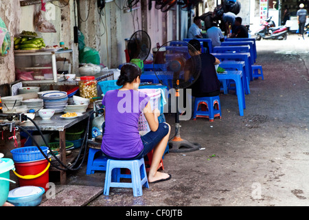 Suppen-Verkäufer in Hanoi, Vietnam Stockfoto