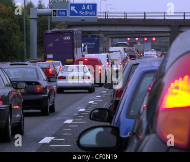 Stockender Verkehr auf der Autobahn M42 in der Nähe von Solihull und Shirley, Birmingham, UK Stockfoto