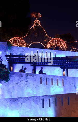 Fort Siloso auf Sentosa Island, Singpaore, ist in der Nacht wunderschön beleuchtet. Stockfoto