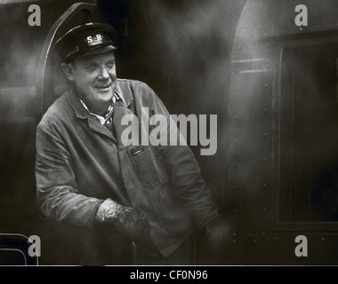 Dampflokfahrer, auf der Swanage Railway, Dorset, Südwestengland, Großbritannien, in Monochrom Stockfoto