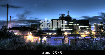 Hebel-Chemiefabrik (Seifenpulver) bei Nacht, Bank Quay, Warrington, Cheshire, England, UK Stockfoto
