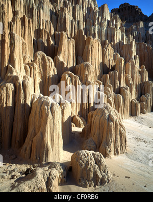 Licht auf erodierten Sand im Cathedral Gorge State Park in Panaca, Nevada, USA Stockfoto