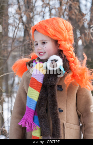 Kleines Mädchen gekleidet wie Pippi Longstocking. Stockfoto