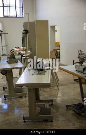 Nähmaschinen in Kleidung Arbeitszimmer in Südafrika Stockfoto