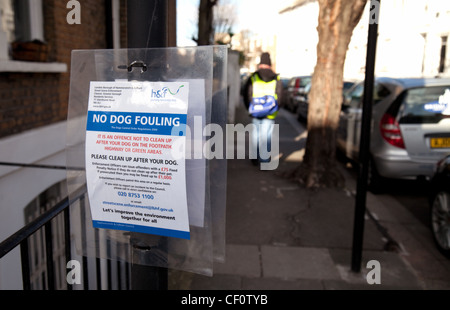 'Kein Hund fouling' Schild an einem London Street, Kensington, London UK Stockfoto