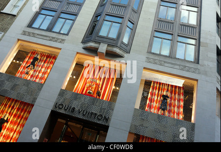 Das äußere des Louis Vuitton Flaggschiff speichern in modischen New Bond Street im Londoner West End. Stockfoto