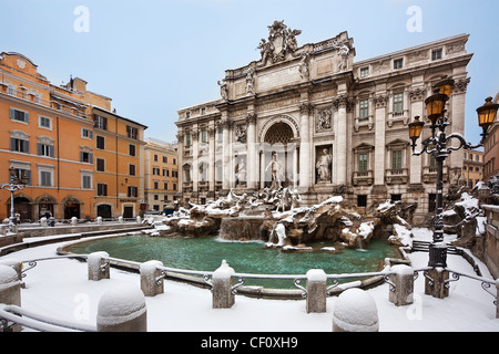 Trevi Brunnen mit Schnee, Rom, Italien, Europa, Fontana di Trevi und Trevi-Brunnen Stockfoto