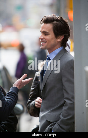 Matt Bomer während der Dreharbeiten letzte Episode der ersten Saison von "White Collar" am 25th Street in Manhattan, New York Stockfoto