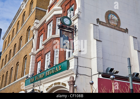 London, Whitechapel der blinde Bettler Gastwirtschaft in Whitechapel road Stockfoto