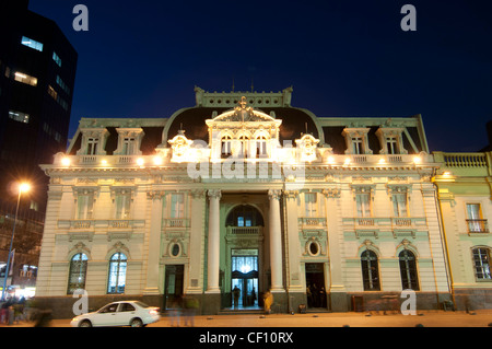 Corre Zentralgebäude bei Dämmerung, Plaza de Armas, Santiago, Chile. Stockfoto