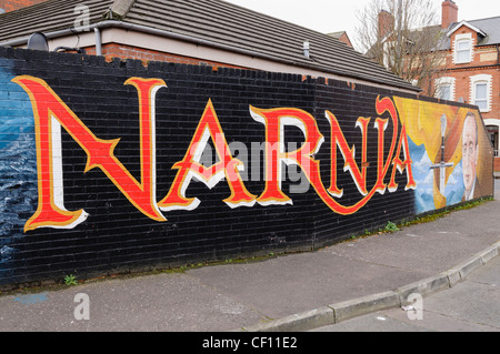 CS Lewis Wandbild in East Belfast zum Gedenken an seine Narnia-Reihe Stockfoto