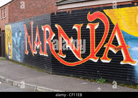 CS Lewis Wandbild in East Belfast zum Gedenken an seine Narnia-Reihe Stockfoto