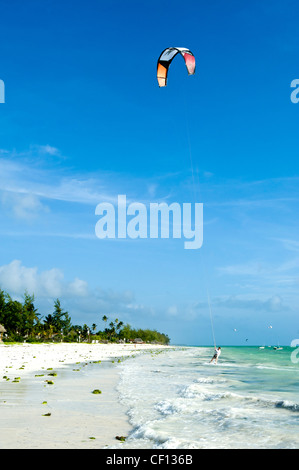 Kitesurfer in Paje, Zanzibar, Tansania Stockfoto