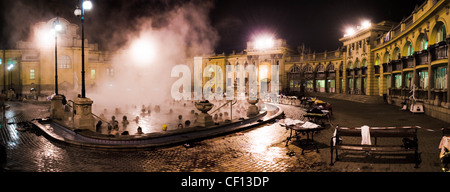 Nachts in die Freibäder, Budapest, Ungarn Stockfoto