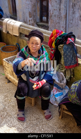 Seniorin Black Hmong Sapa, Vietnam Stockfoto