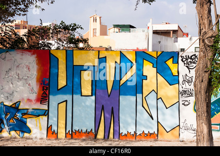 Graffiti street-Art-Kultur in Spanien. La Linea De La Concepcion, Cádiz, Andalusien, Spanien. Stockfoto