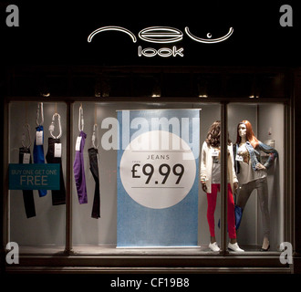 Neuen Look Shop Shop beleuchtete Schaufenster Stockfoto