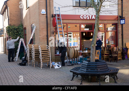 Costa Coffee-Shop in Vorbereitung auf die Eröffnung im Royal Wootton Bassett im Bau Stockfoto