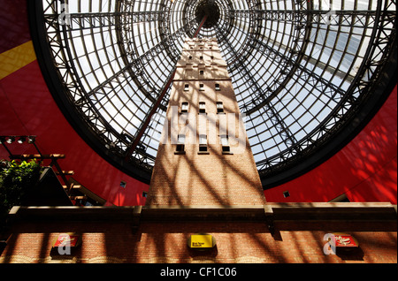 Die Ställe Shot Tower in Melbourne Central Shopping Centre, Melbourne Australien Stockfoto