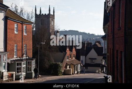 Fußgänger auf Kingsbury Straße in dem Markt Stadt von Marlborough. Stockfoto