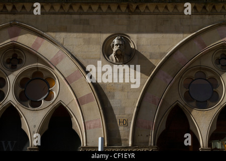 Detail des The Wool Exchange, jetzt ein Zweig der Waterstones, Market Street, Bradford. Stockfoto