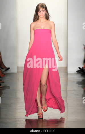 Peter Som New York bereit zum WearSpringSummer 2012 Stockfoto