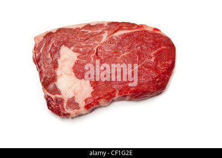 Schottische North Highland Rib Eye Steak isoliert auf einem weißen Studio-Hintergrund. Stockfoto